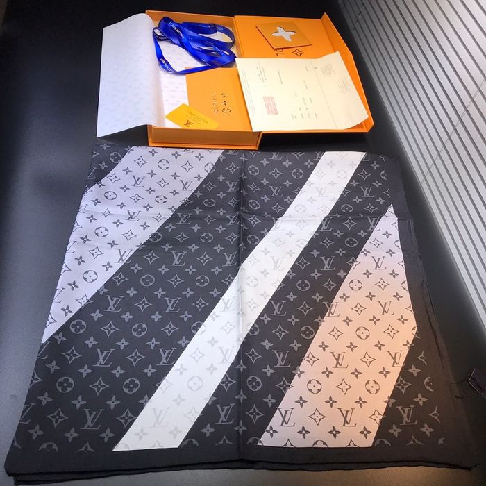 Louis Vuitton Scarf LVC00196