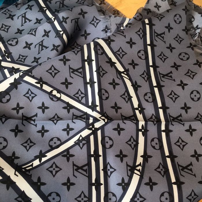 Louis Vuitton Scarf LVC00211