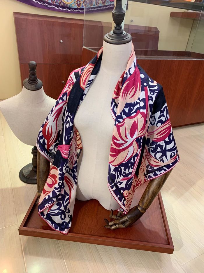 Louis Vuitton Scarf LVC00219