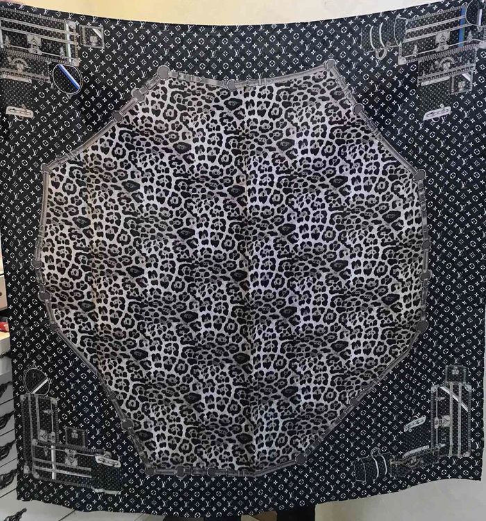 Louis Vuitton Scarf LVC00237