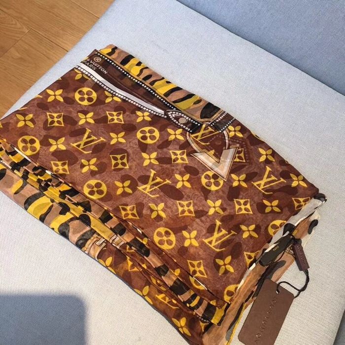 Louis Vuitton Scarf LVC00290