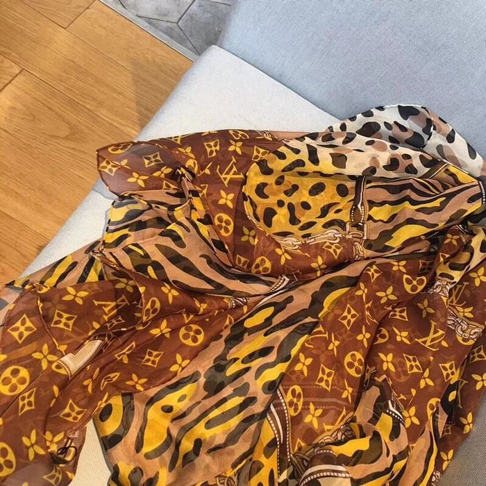 Louis Vuitton Scarf LVC00290