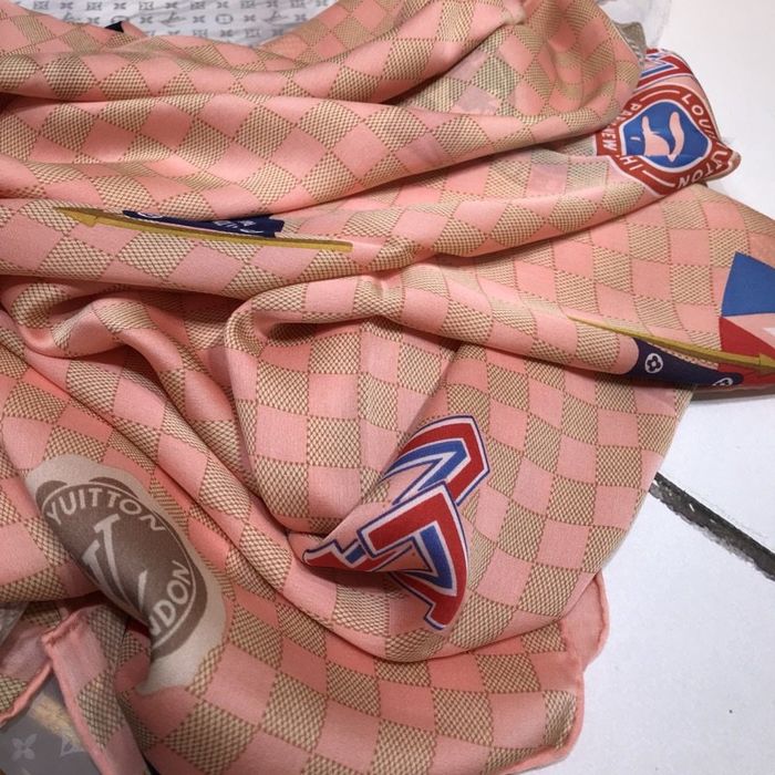 Louis Vuitton Scarf LVC00291