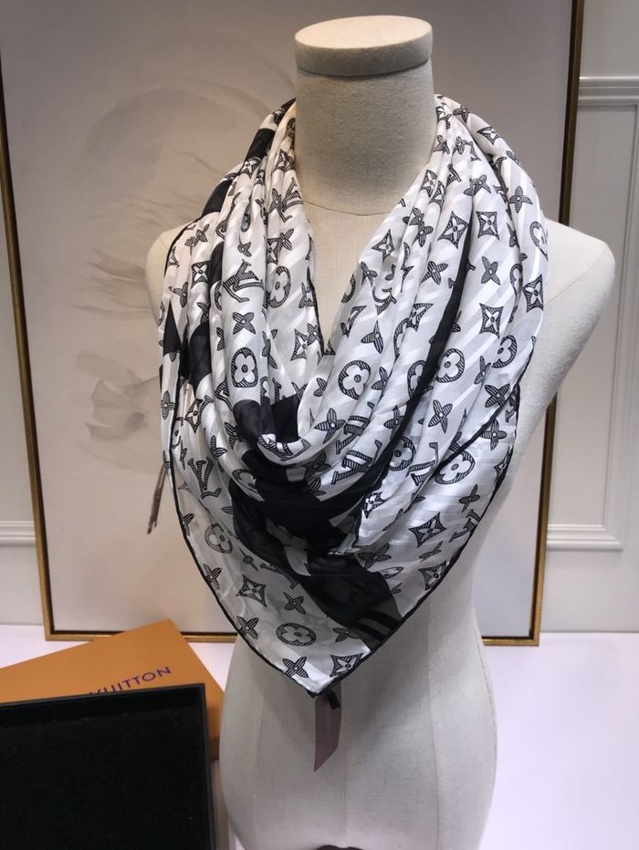 Louis Vuitton Scarf LVC00312