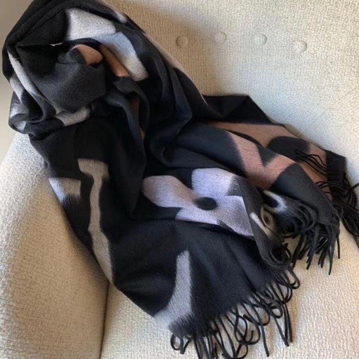 Louis Vuitton Scarf LVC00349