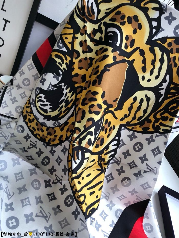 Louis Vuitton Scarf LVC00355