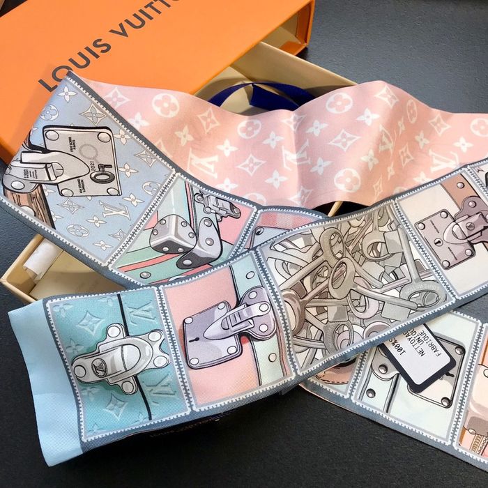 Louis Vuitton Scarf LVC00362