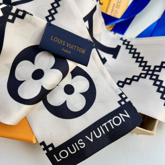 Louis Vuitton Scarf LVC00364