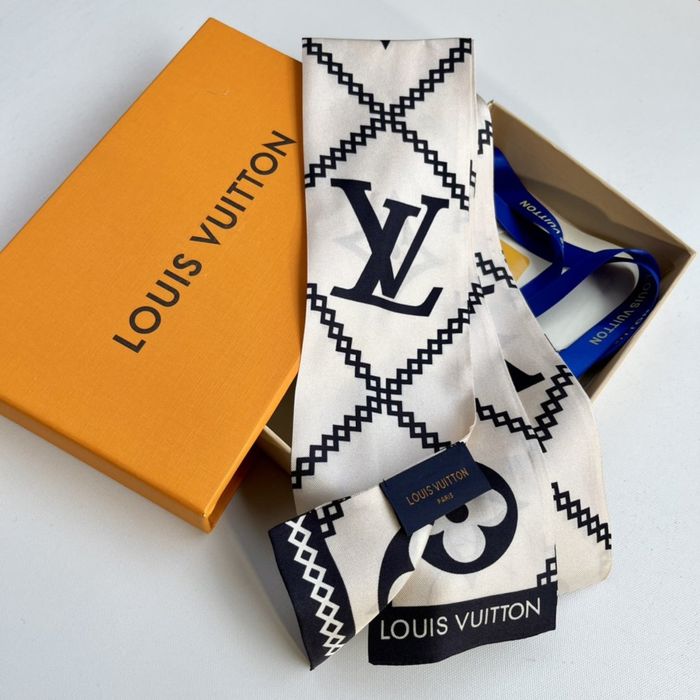 Louis Vuitton Scarf LVC00364