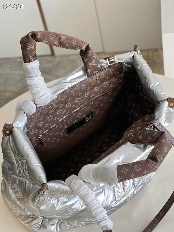 Louis Vuitton ONTHEGO GM M21053 Silver