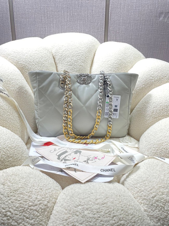 CHANEL 19 SHOPPING BAG 3660 light gray