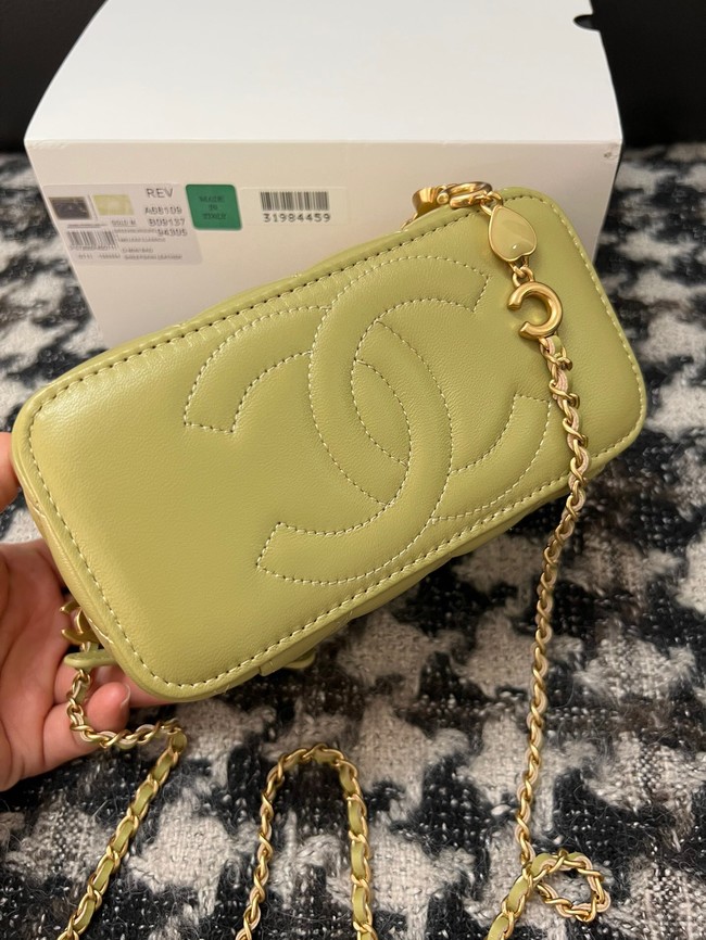 CHANEL VANITY WITH CHAIN 68105 green