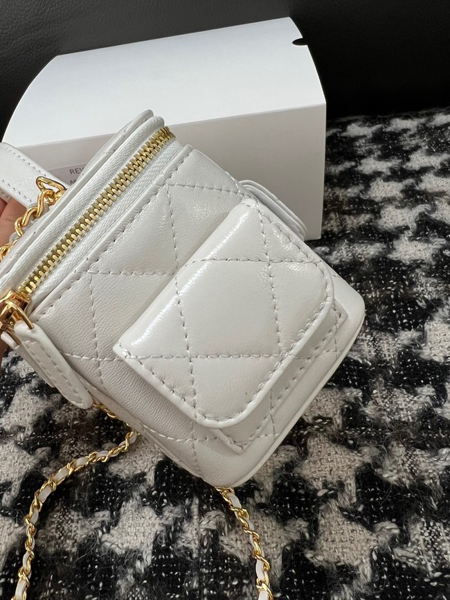 CHANEL VANITY WITH CHAIN 68112 white