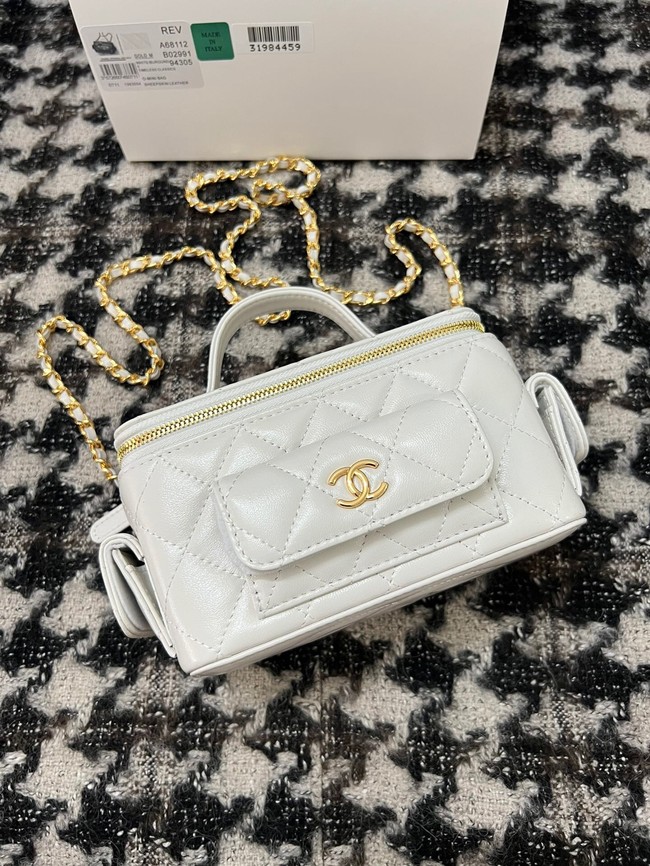 CHANEL VANITY WITH CHAIN 68112 white