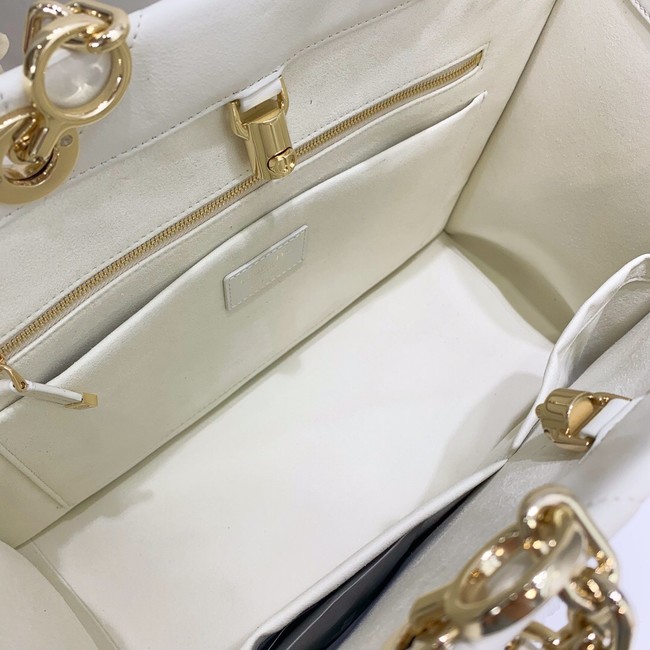 MEDIUM DIOR ESSENTIAL TOTE BAG Calfskin M8721 WHITE