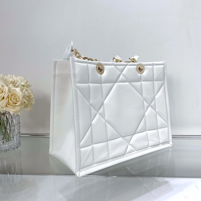 MEDIUM DIOR ESSENTIAL TOTE BAG Calfskin M8721 WHITE