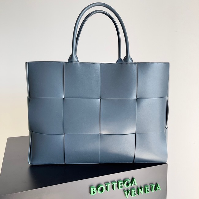 Bottega Veneta ARCO TOTE Large intrecciato grained leather tote bag 652868 blue