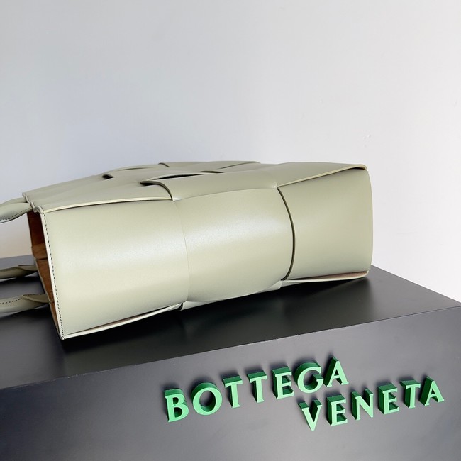 Bottega Veneta ARCO TOTE Large intrecciato grained leather tote bag 652868 light gray