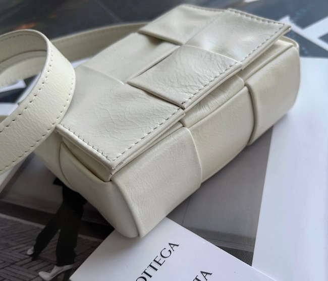 Bottega Veneta Candy Cassette A666688 cream