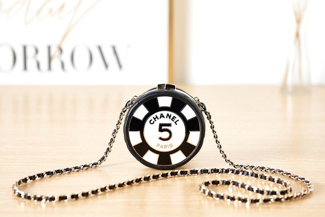 CHANEL CLUTCH WITH CHAIN AP3074 Black & White