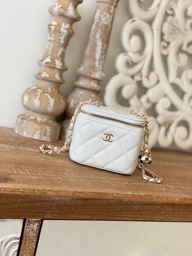 CHANEL SMALL VANITY WITH CHAIN Lambskin & Gold-Tone Metal 81241 White