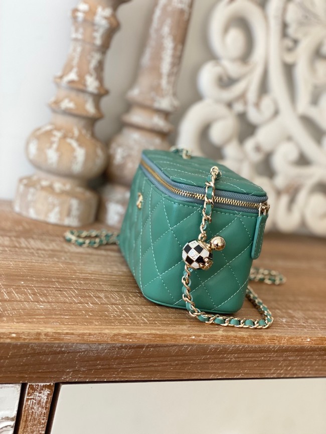 CHANEL VANITY WITH CHAIN 81242 green