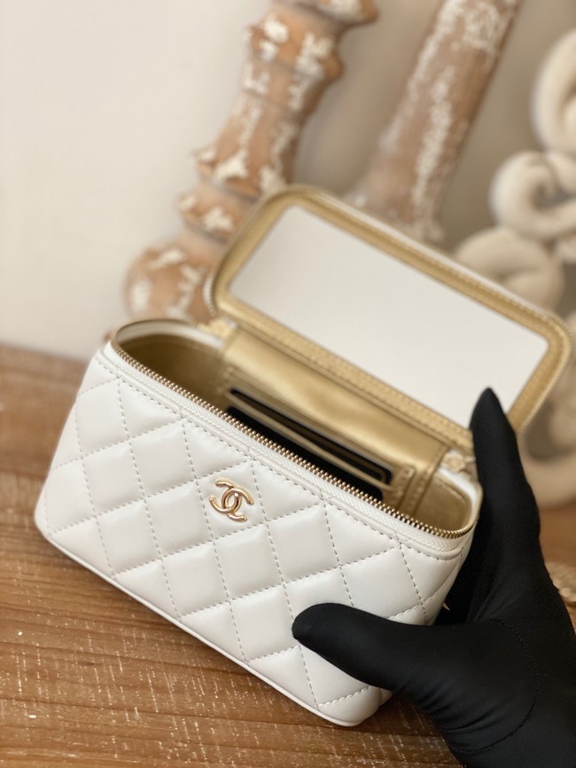 CHANEL VANITY WITH CHAIN 81242 white