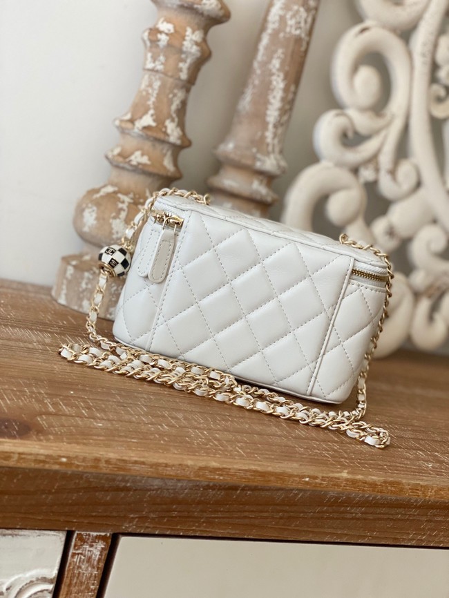 CHANEL VANITY WITH CHAIN 81242 white