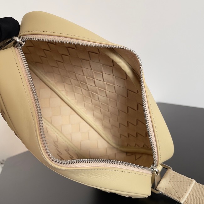 Bottega Veneta camera bag A66655 apricot