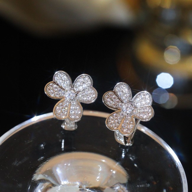 Van Cleef & Arpels Earrings CE10877