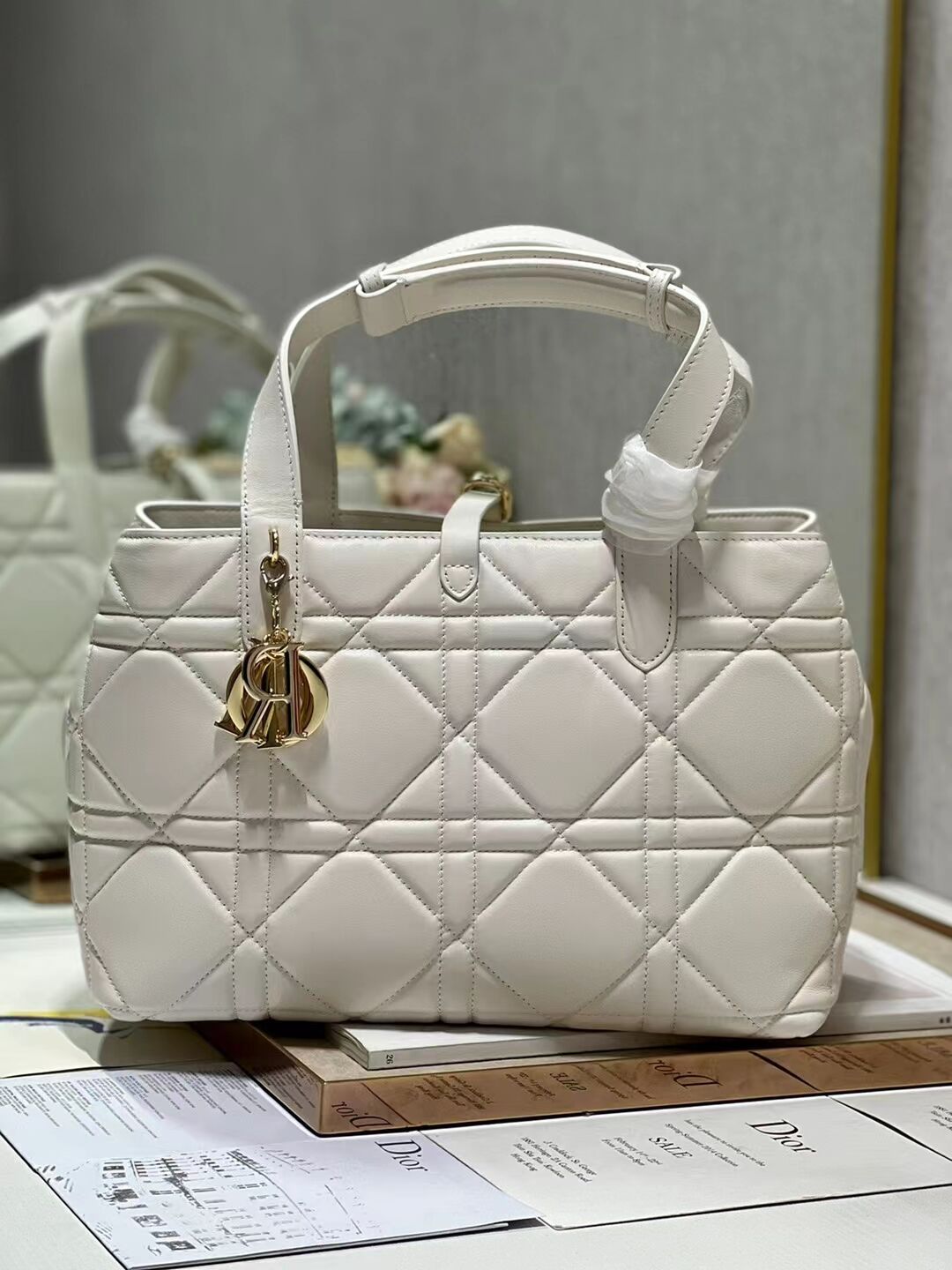 DIOR TOP HANDLE MEDIUM BAG Latte Cannage Lambskin C0089 WHITE&GOLD