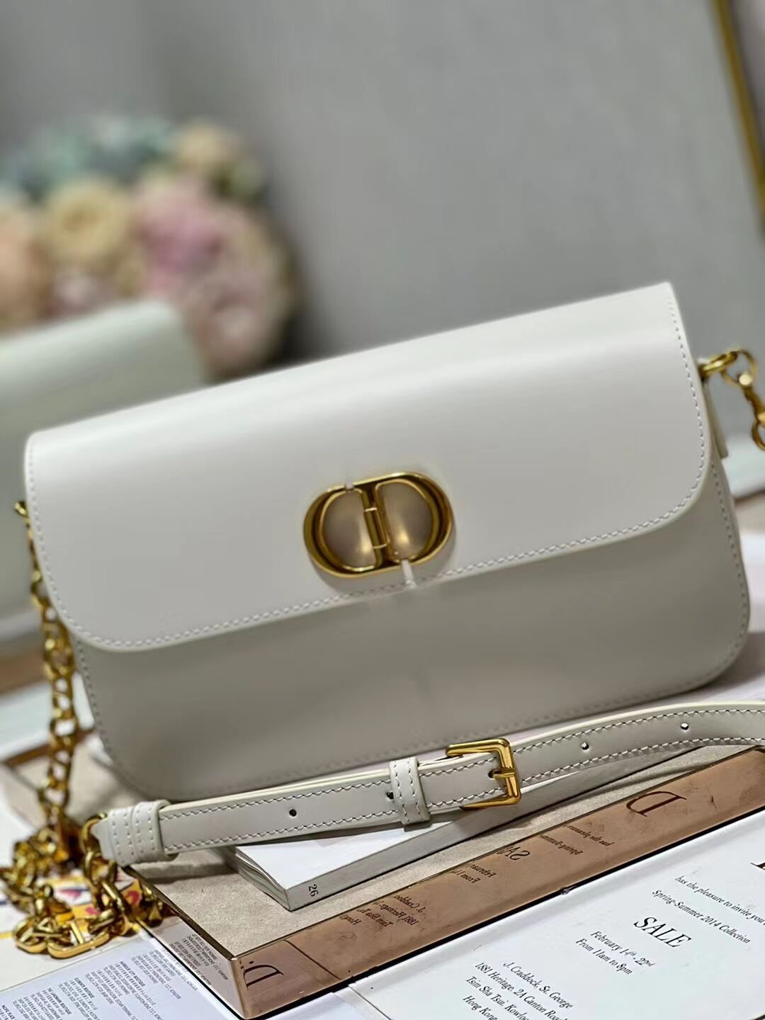 Dior 30 MONTAIGNE AVENUE BAG Dusty Box Calfskin M9260 Ivory