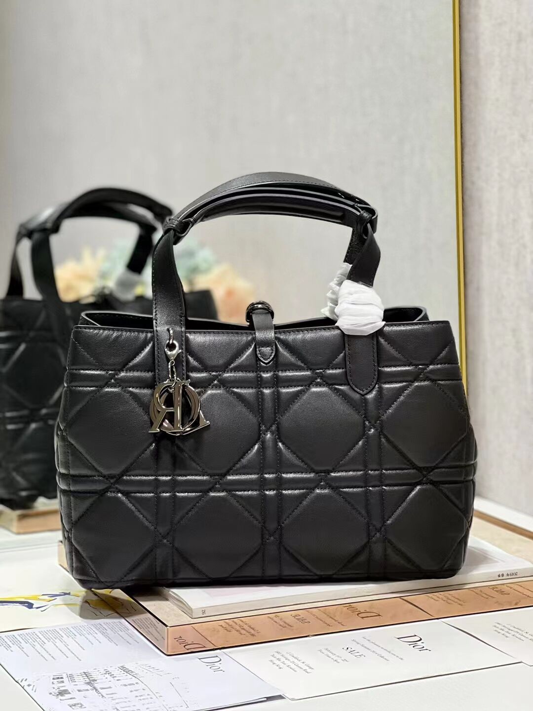 LADY DIOR TOP HANDLE LARGE BAG Latte Cannage Lambskin C0089 BLACK&BLACK