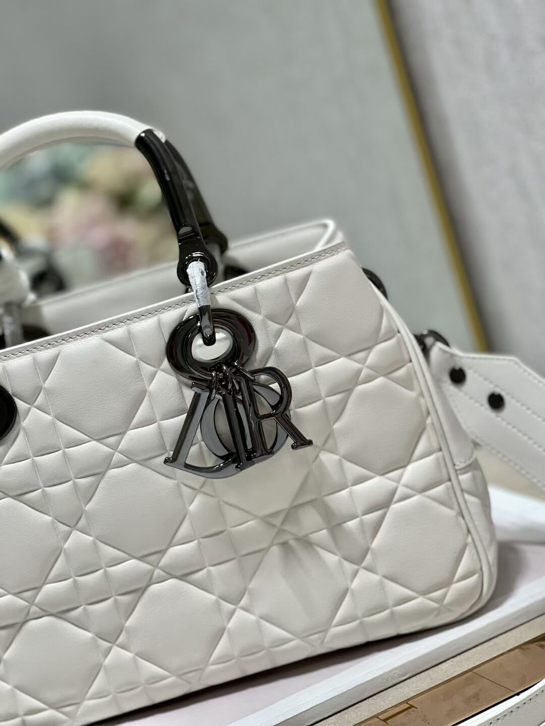 LADY DIOR TOP HANDLE MEDIUM BAG Latte Cannage Lambskin C9226 WHITE&BLACK