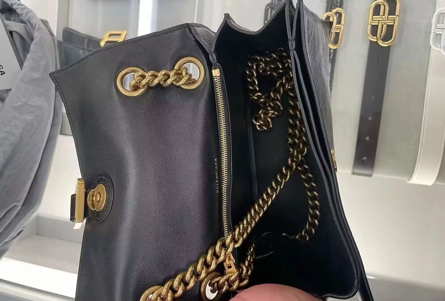 Balenciaga HOURGLASS With Chain Wrinkle 493075 Black