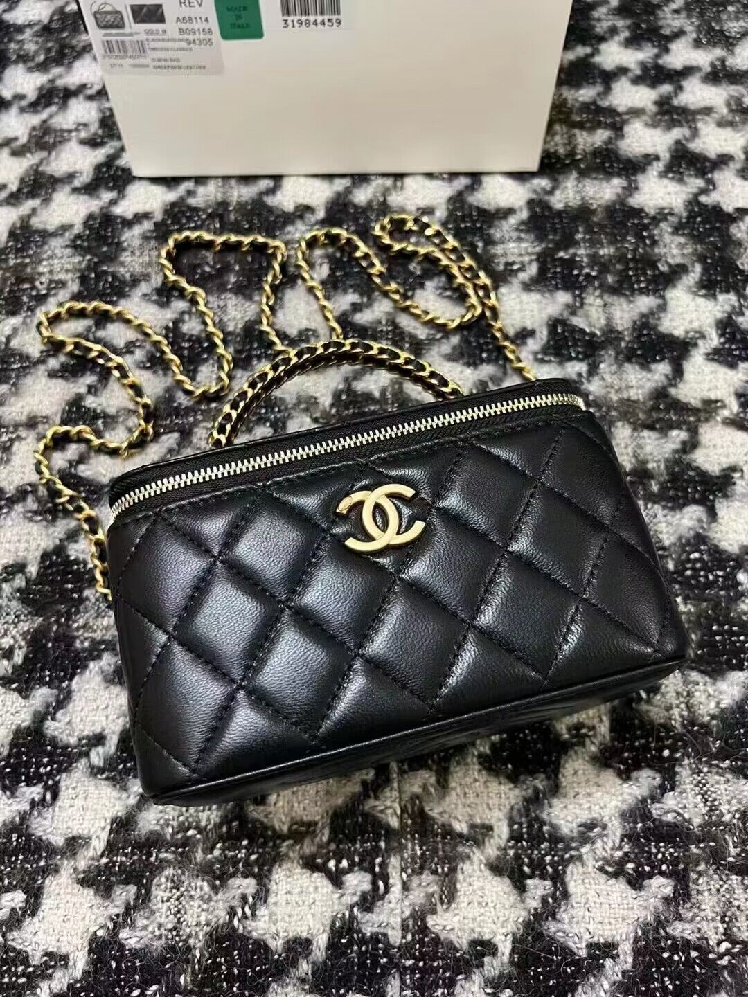 Chanel Top handle Vanity Case Con Catena A68114 Black