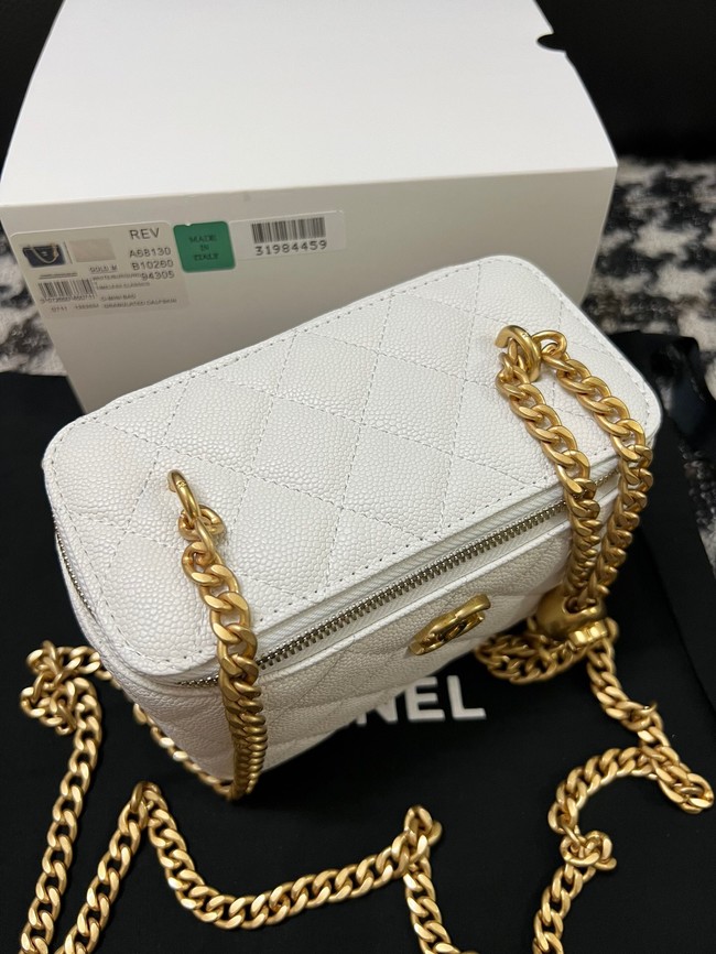 Chanel VANITY WITH CHAIN AP3120 white