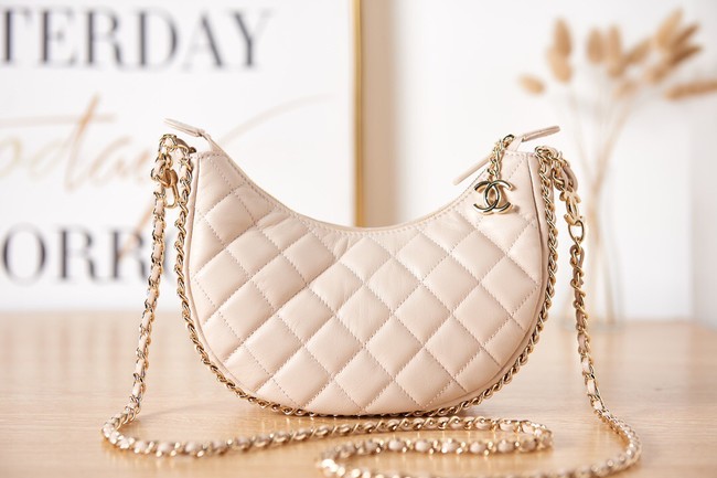 Chanel small Lambskin & Gold-Tone Metal AS3917 cream