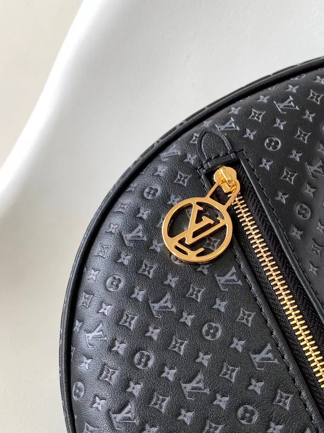 Louis Vuitton Loop M22591 BLACK