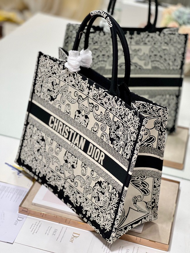 LARGE DIOR BOOK TOTE Dior Brocart Embroidery M1286ZEC
