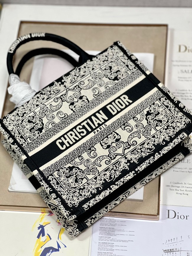 SMALL DIOR BOOK TOTE Embroidered M1265ZC