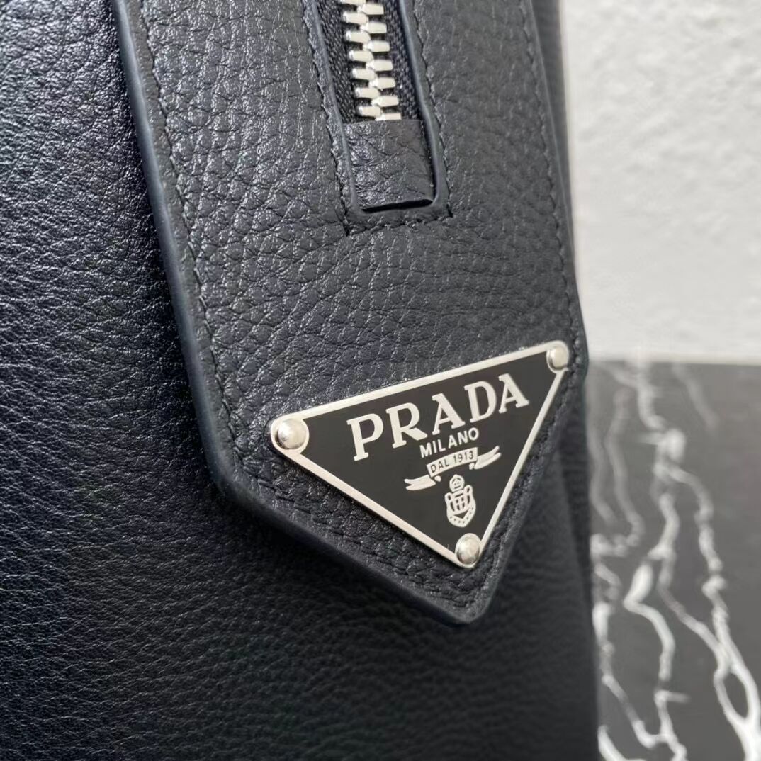 Prada leather tote bag with 2NV995 black