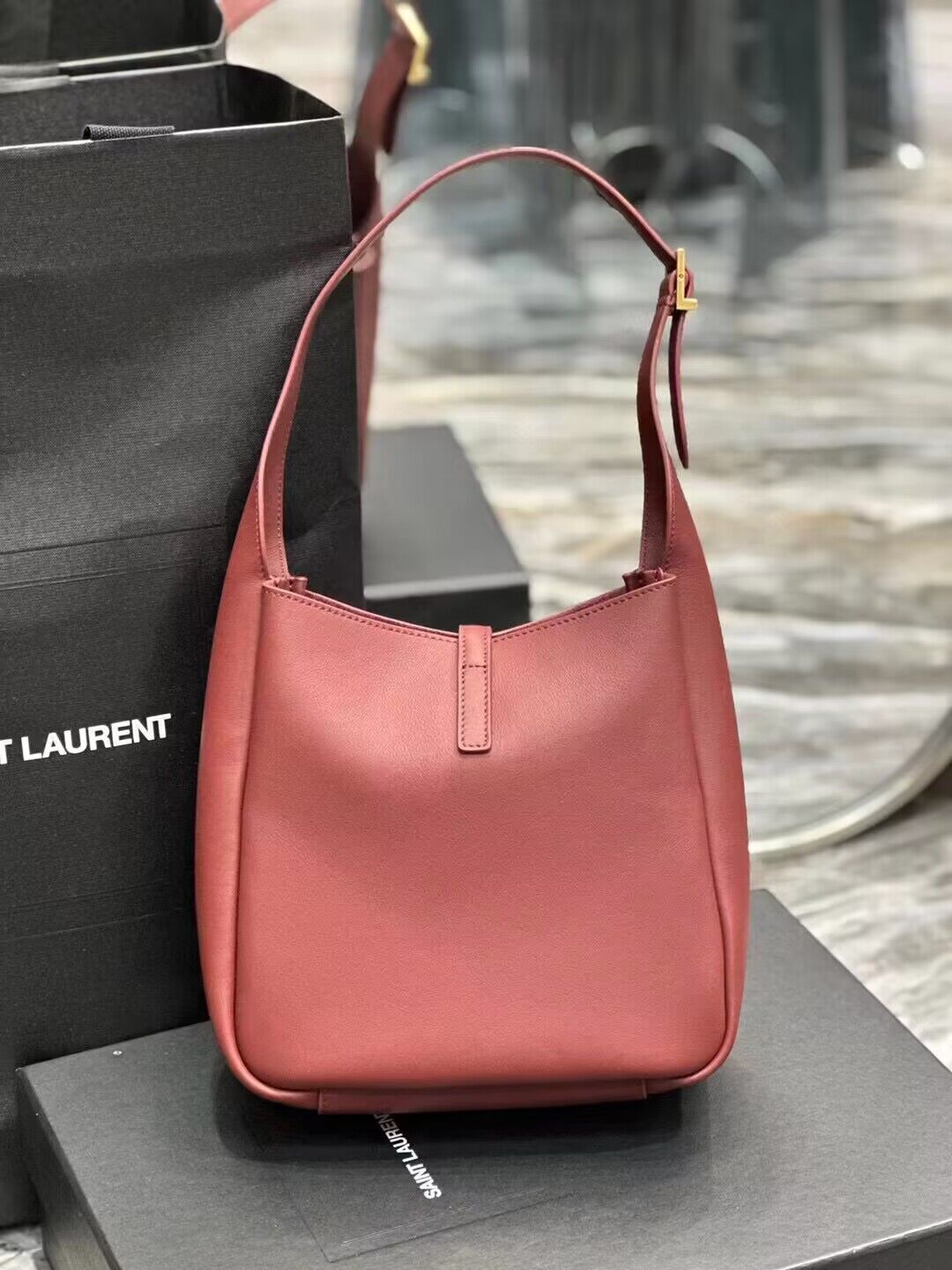 SAINT LAUREN LE 5 A 7 SOFT SMALL IN SMOOTH LEATHER 713938 ROUGE LEGION