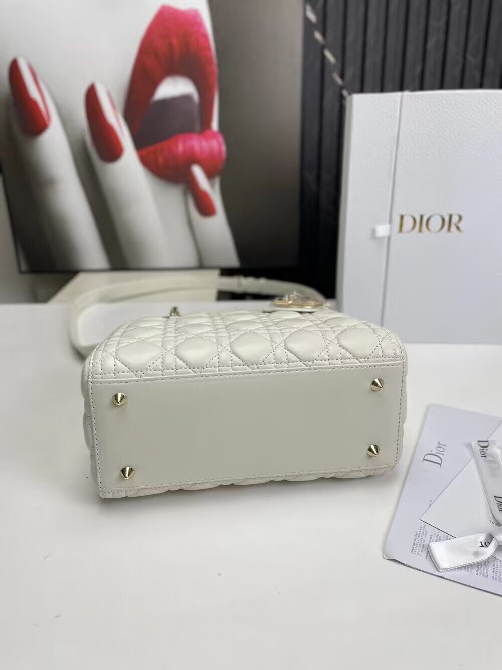 MEDIUM LADY DIOR BAG Cannage Lambskin M0565E off white&gold