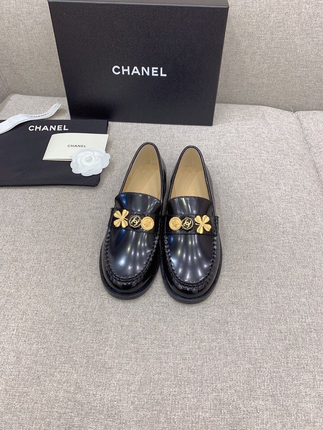 Chanel Womens leather lug sole loafer 93266-3