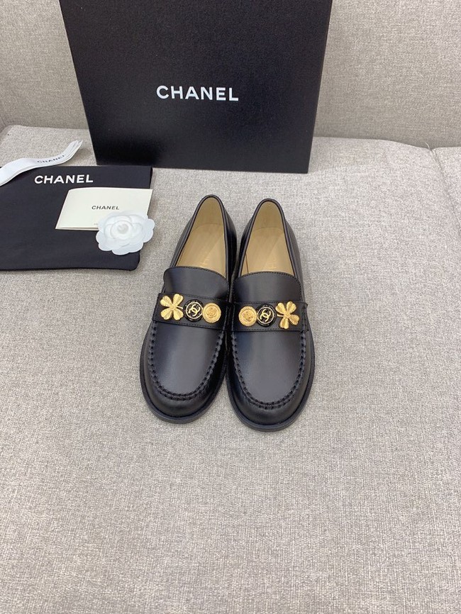 Chanel Womens leather lug sole loafer 93266-4