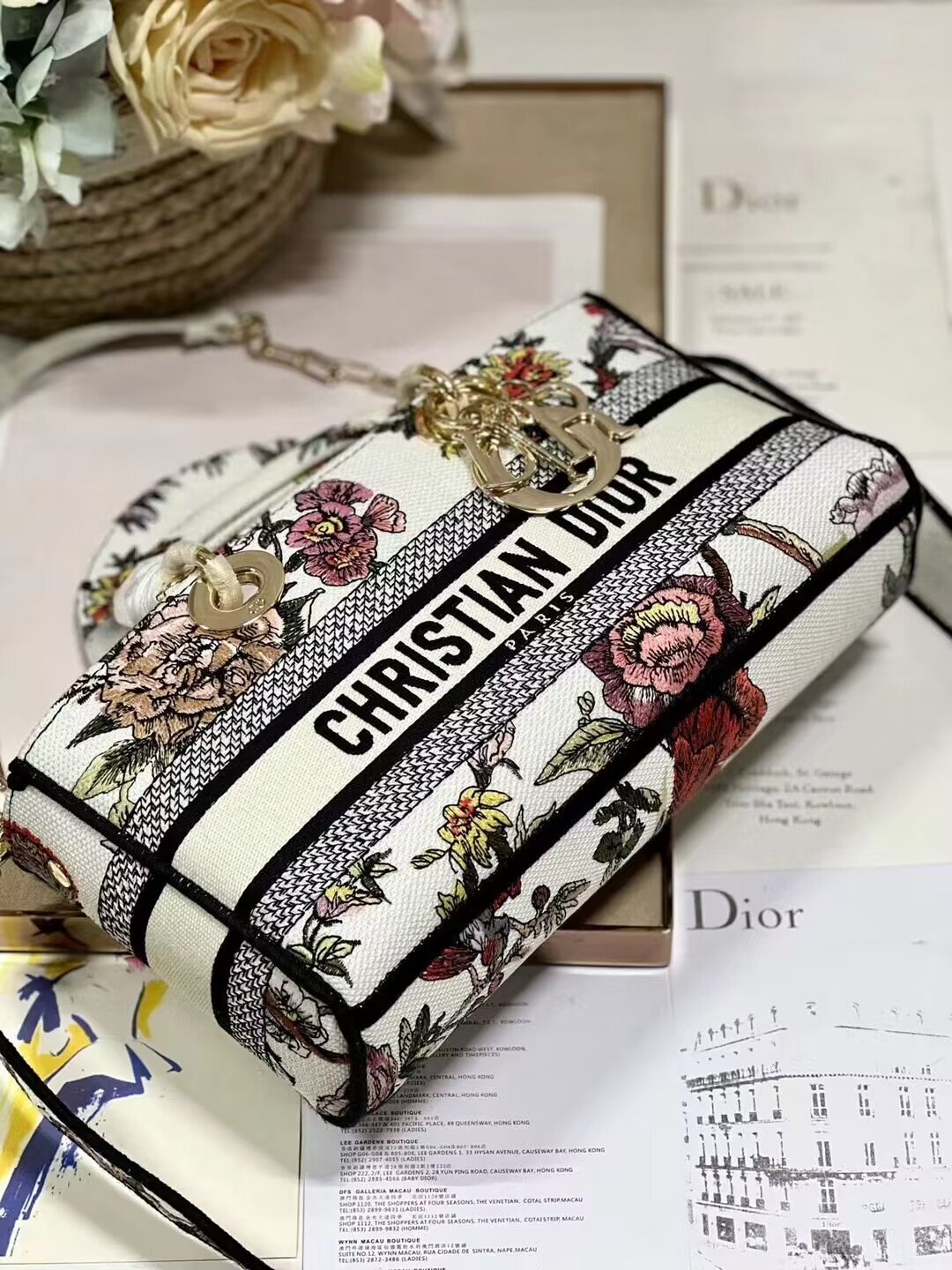 Dior MEDIUM LADY D-JOY BAG Multicolor Petites Fleurs Embroidery M0540ON