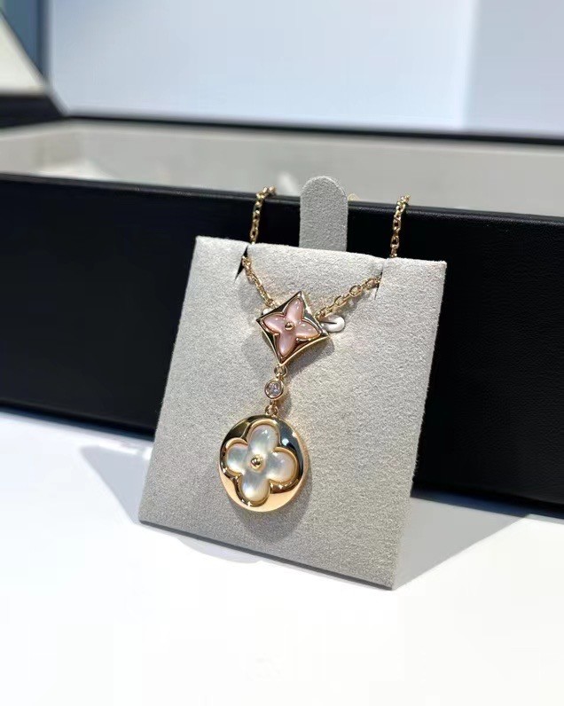 Louis Vuitton Necklace CE11590