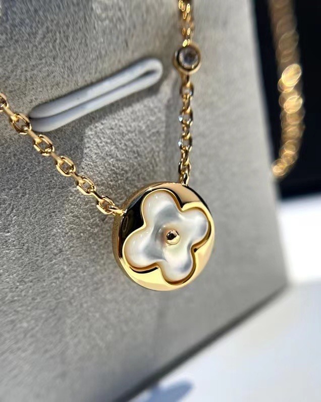 Louis Vuitton Necklace CE11593