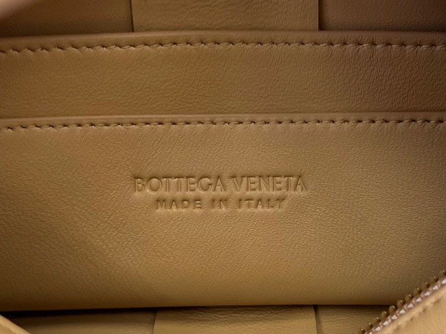 Bottega Veneta Brick Cassette 709360 apricot